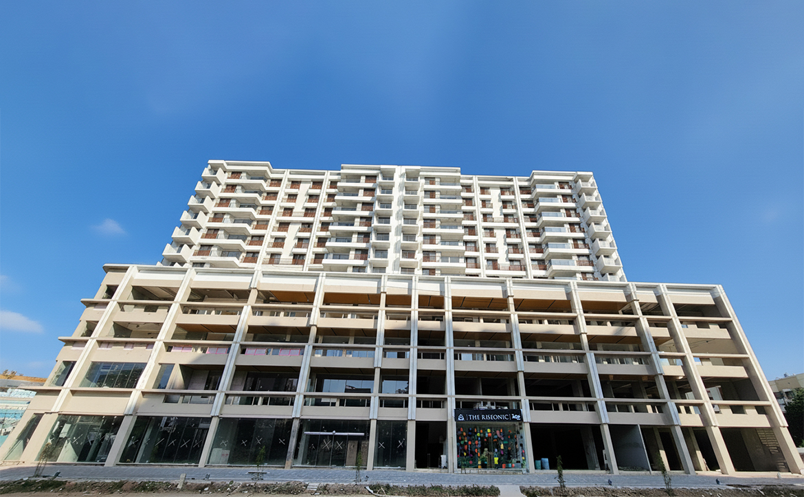 main road side view